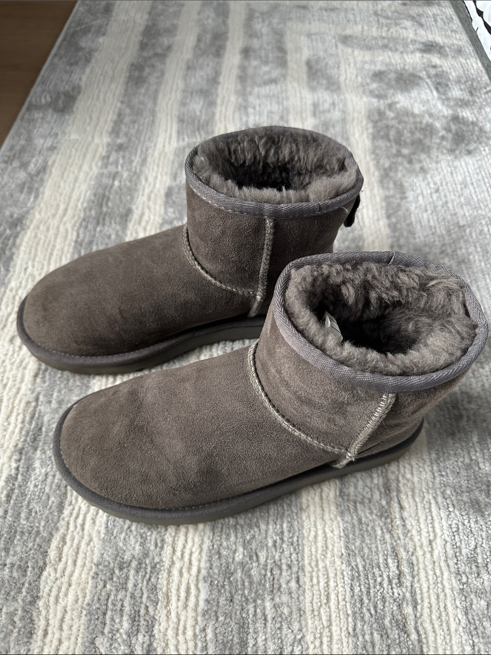 UGG